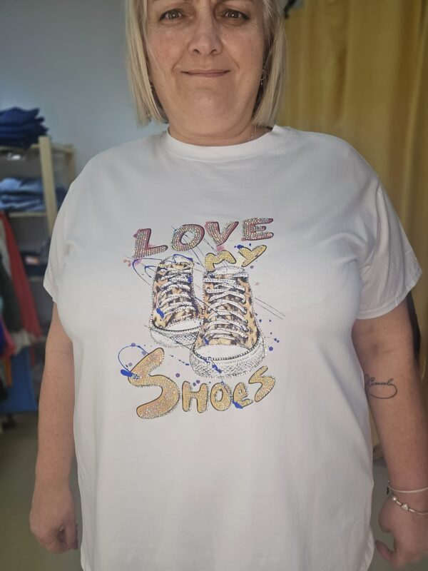 Camiseta estampado con brillos - Imagen 4