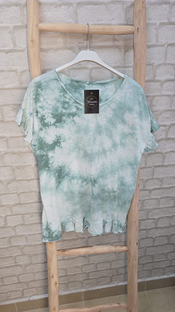 Camiseta descolorida volante